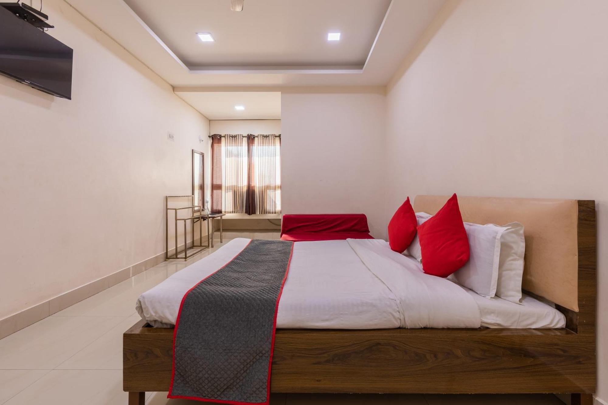 Ruchishree Garden Hotel Ujjain Buitenkant foto