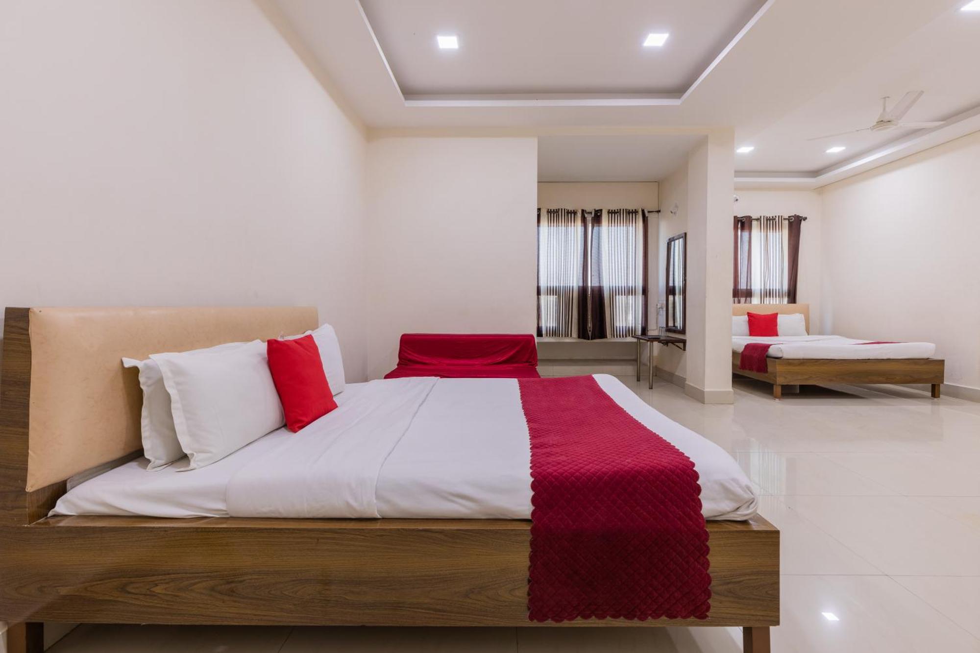 Ruchishree Garden Hotel Ujjain Buitenkant foto