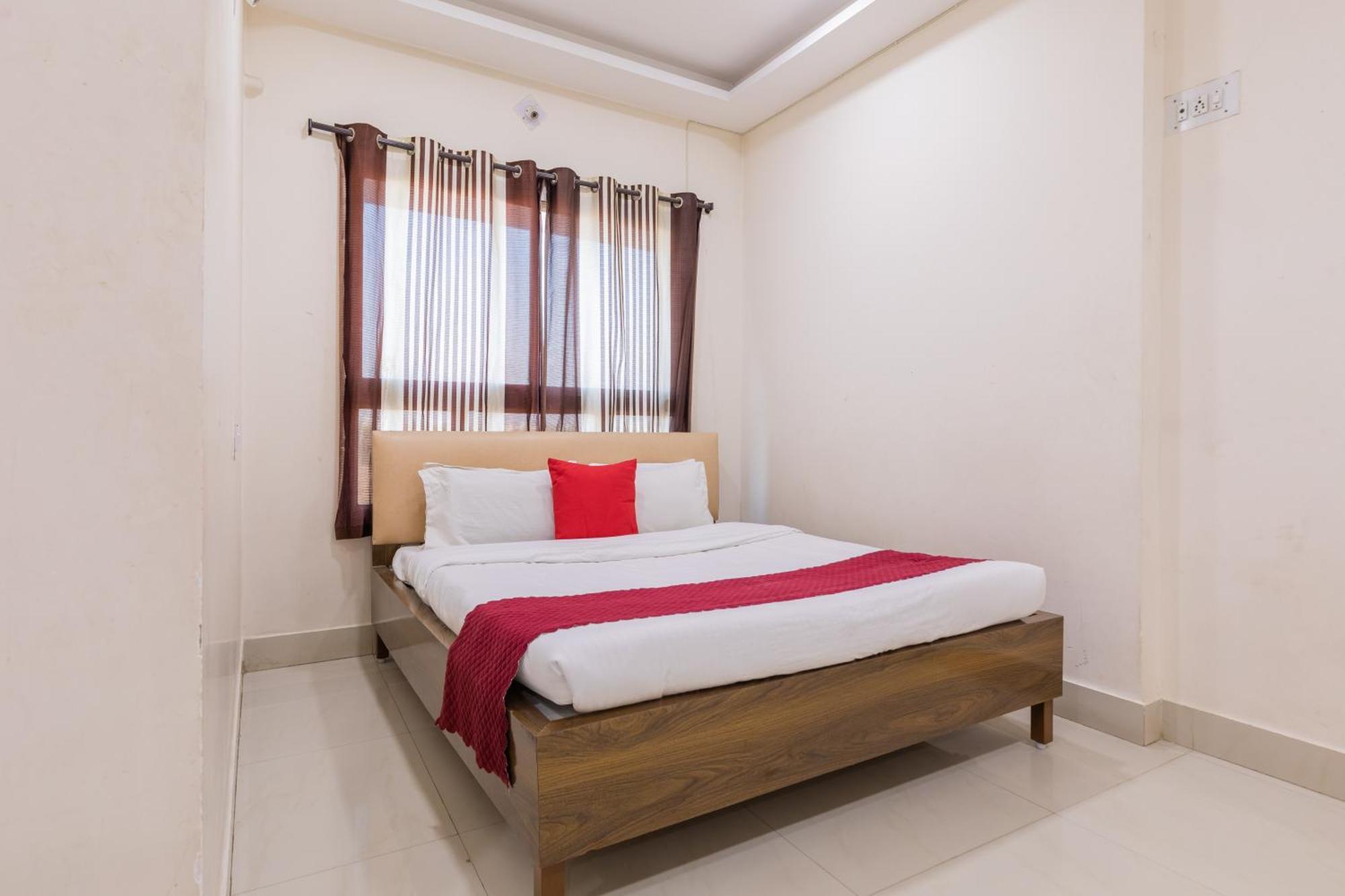 Ruchishree Garden Hotel Ujjain Buitenkant foto