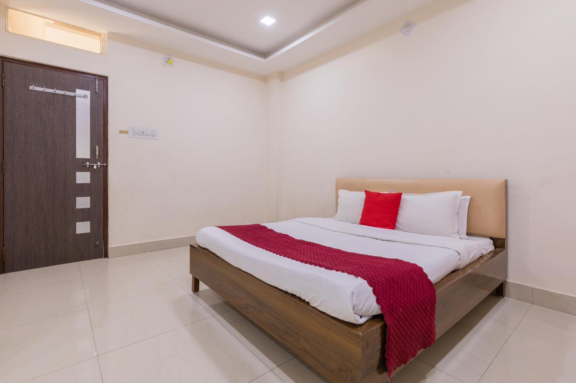 Ruchishree Garden Hotel Ujjain Buitenkant foto