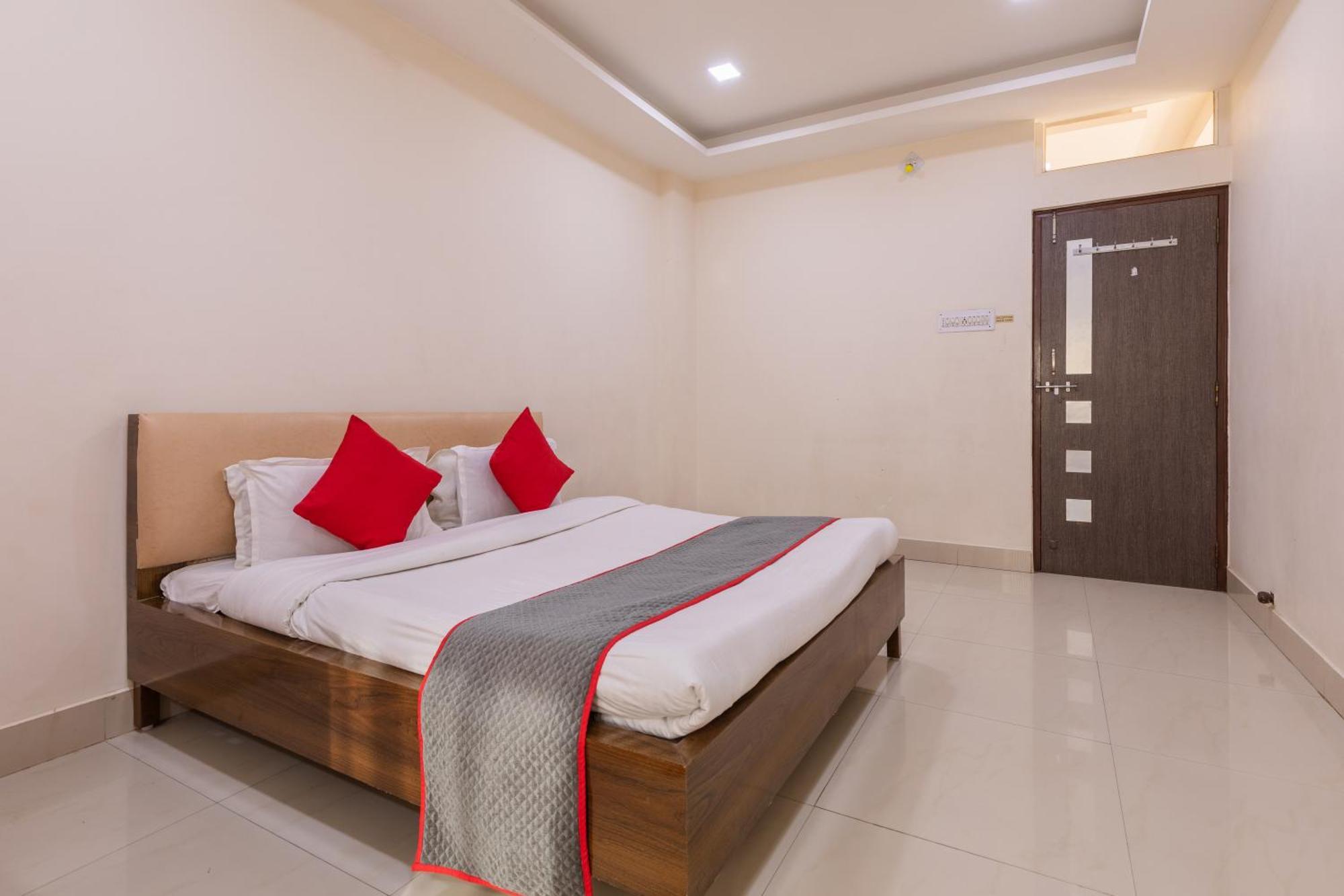 Ruchishree Garden Hotel Ujjain Buitenkant foto
