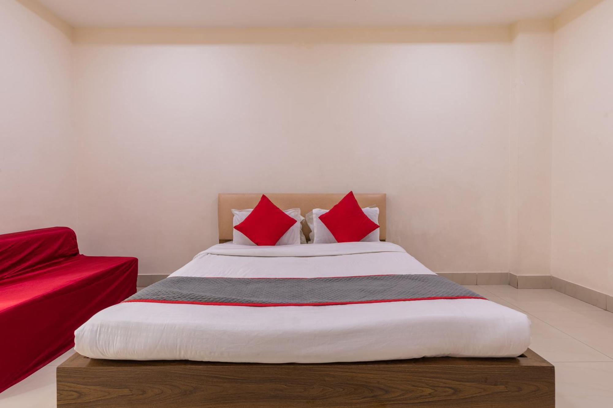 Ruchishree Garden Hotel Ujjain Buitenkant foto