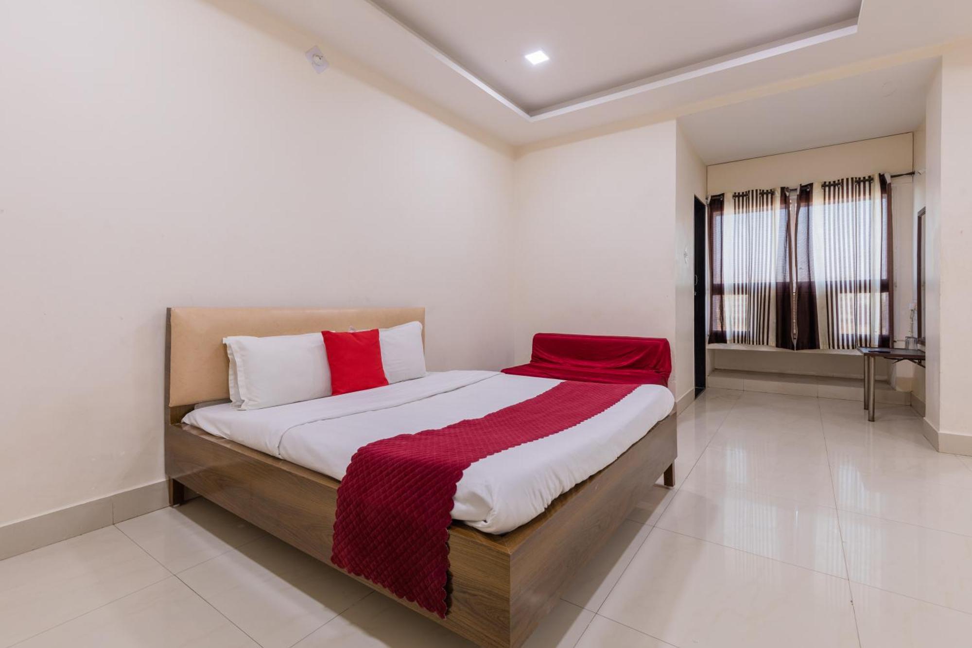 Ruchishree Garden Hotel Ujjain Buitenkant foto