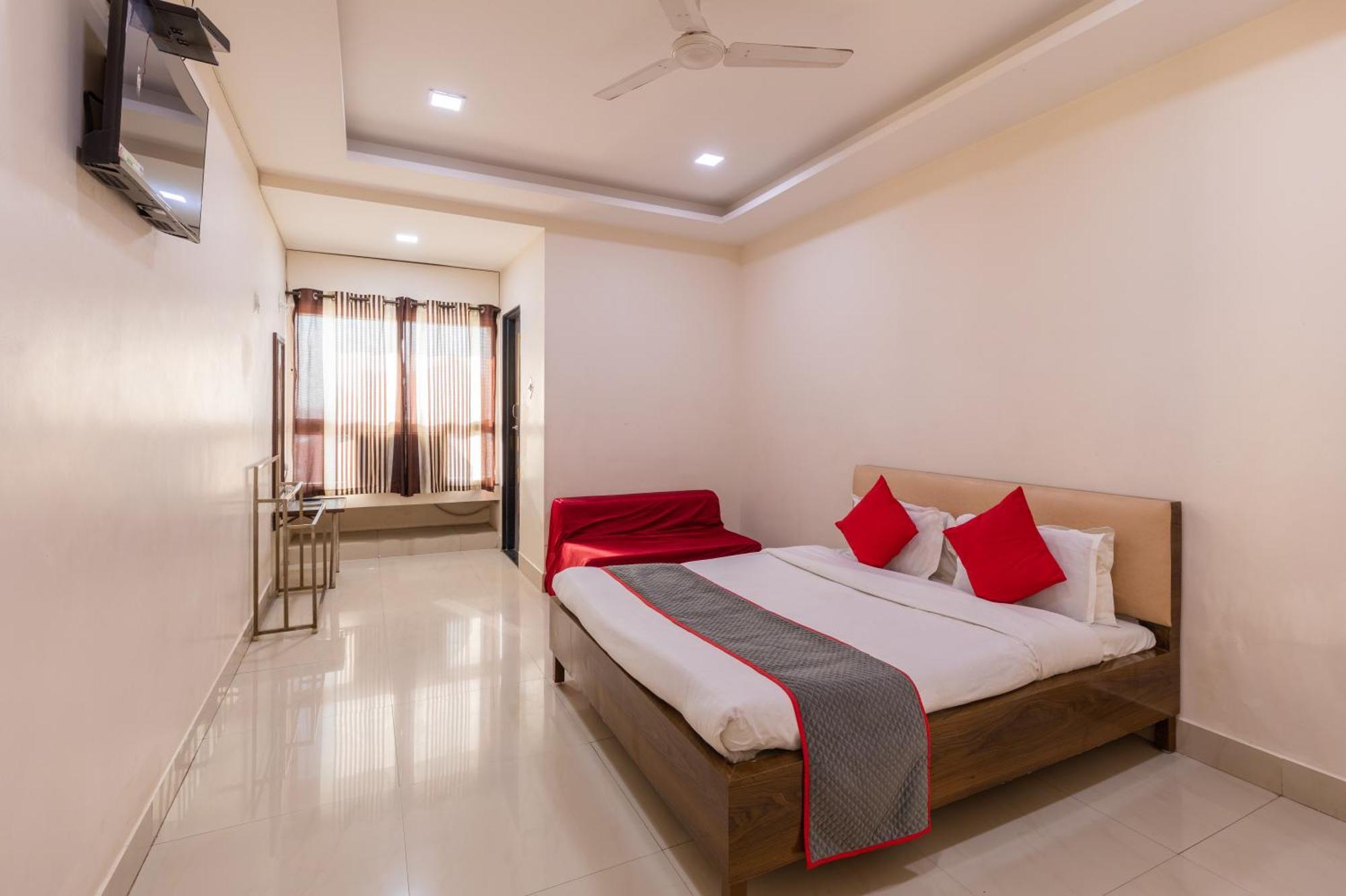 Ruchishree Garden Hotel Ujjain Buitenkant foto