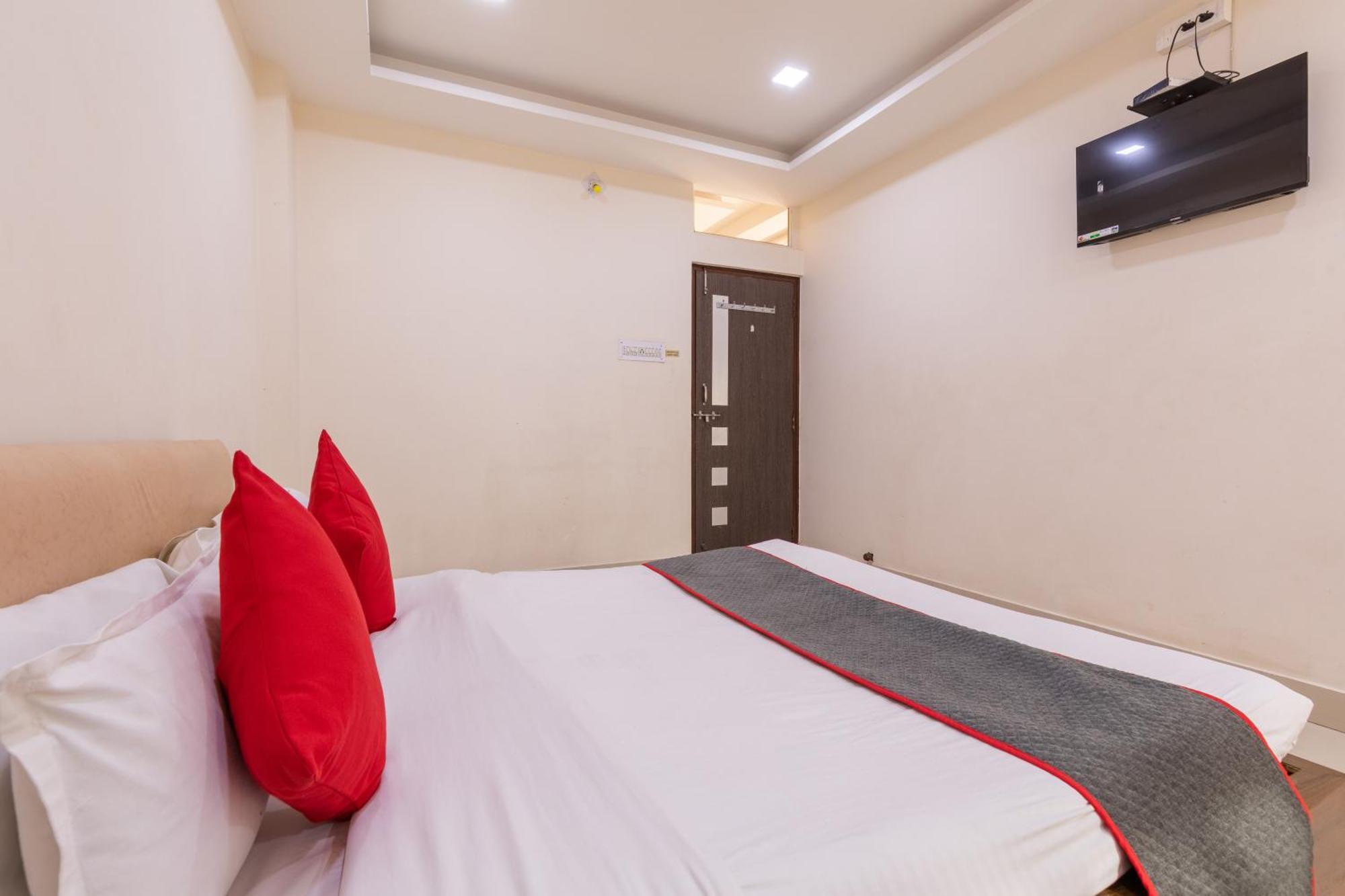 Ruchishree Garden Hotel Ujjain Buitenkant foto